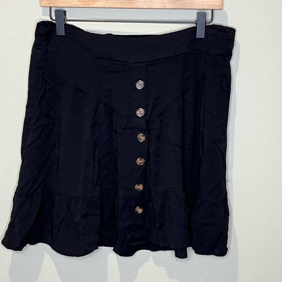 Torrid Button front tired Mini Skirt - Challis Black 00 - Picture 3 of 10